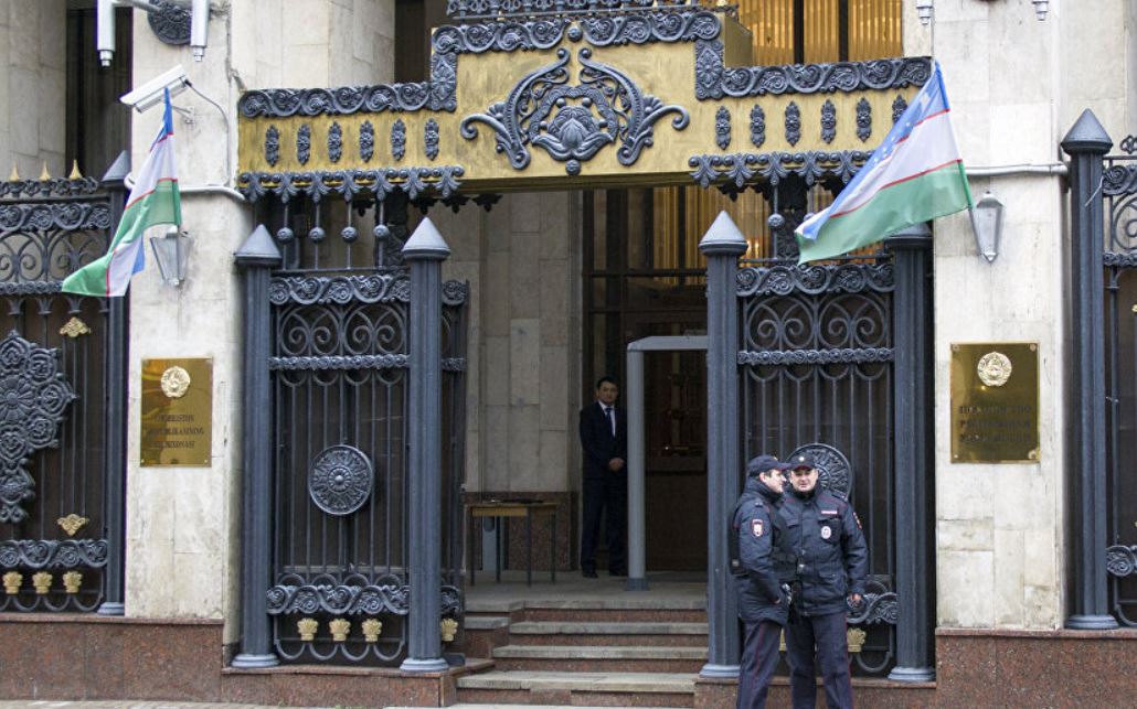 В Казахстане посадили мужчину, устроившего погром в здании посольства Узбекистана