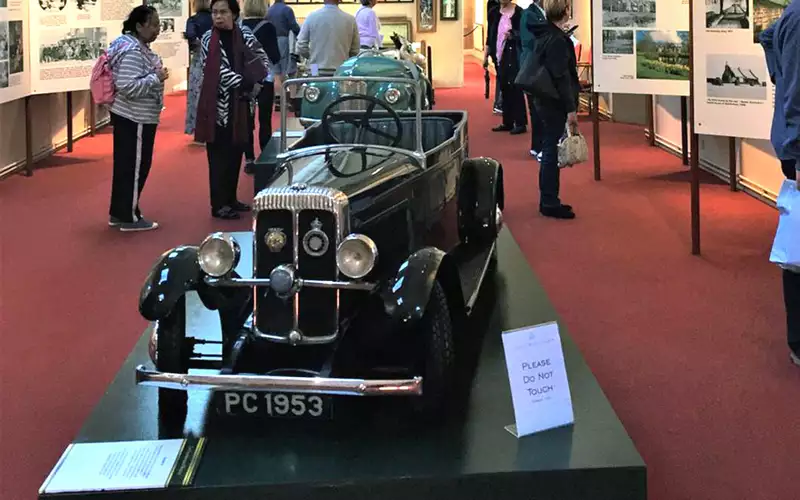 Посмотрите на первый и очень странный автомобиль Елизаветы II
