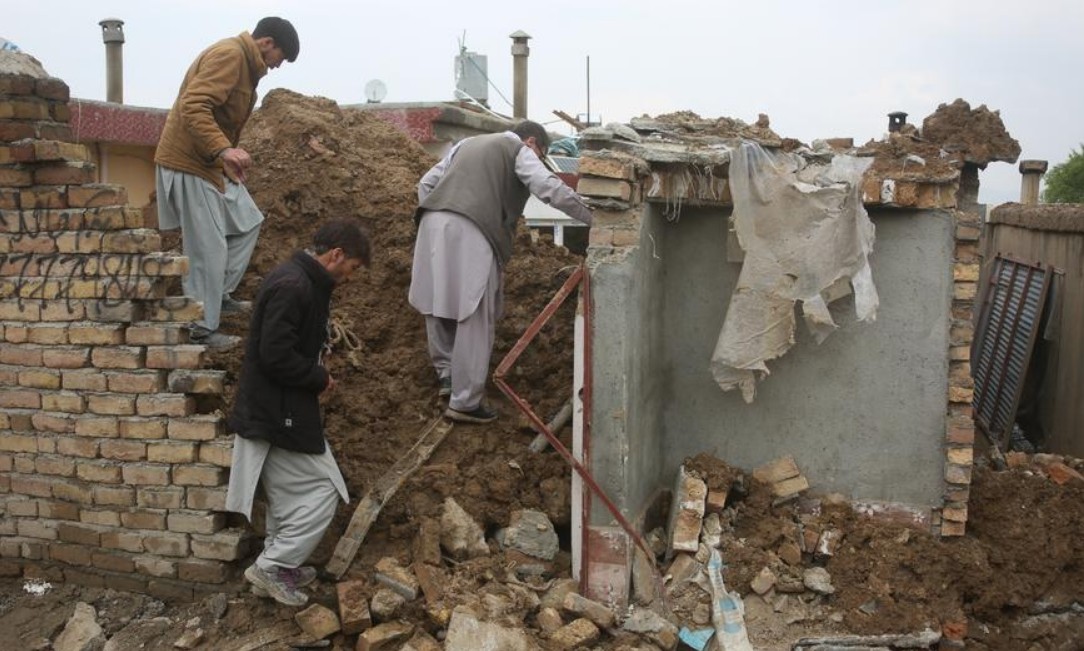 Число жертв наводнений в Афганистане приблизилось к 100