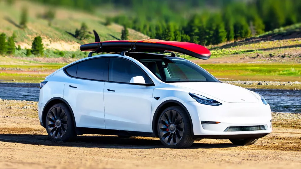 Tesla остановила продажи базовой комплектации Model Y