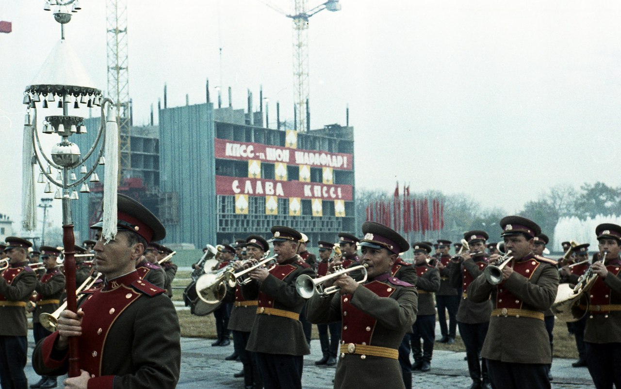 9-may Xotira va qadrlash kuni o'tkazilgan paraddadi harbiy orkestr. 1970-yil<br>