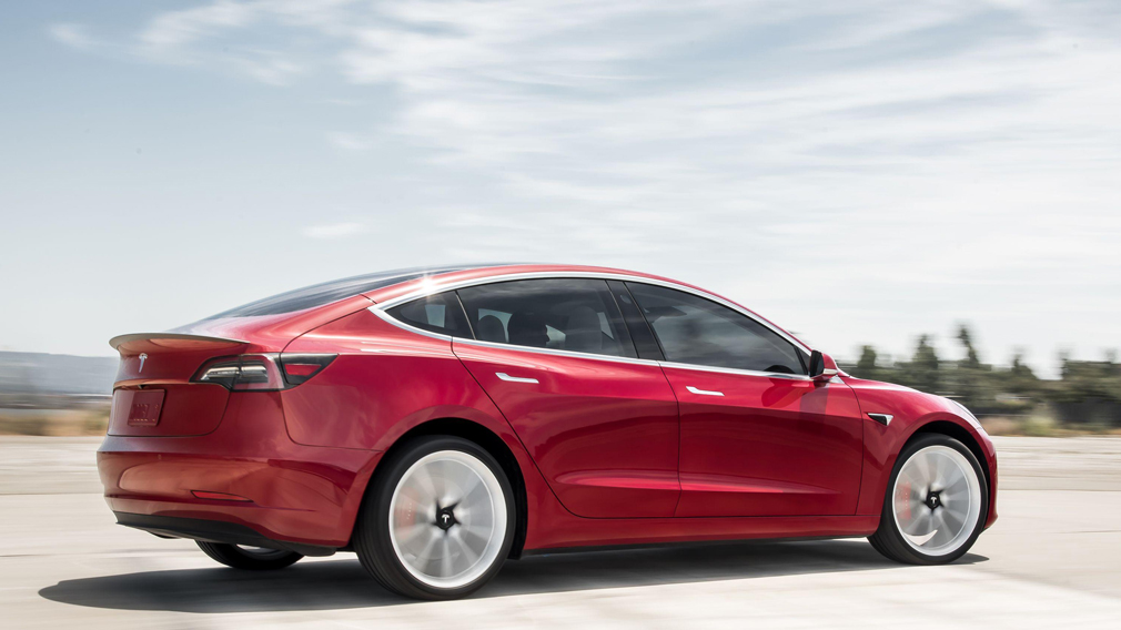 Далеко не идеальные электрокары: Tesla отзывает почти миллион своих автомобилей из-за проблем с безопасностью