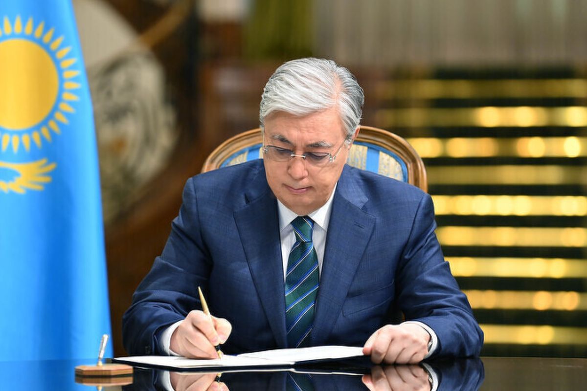 Токаев подписал указ о «золотых визах» в Казахстане