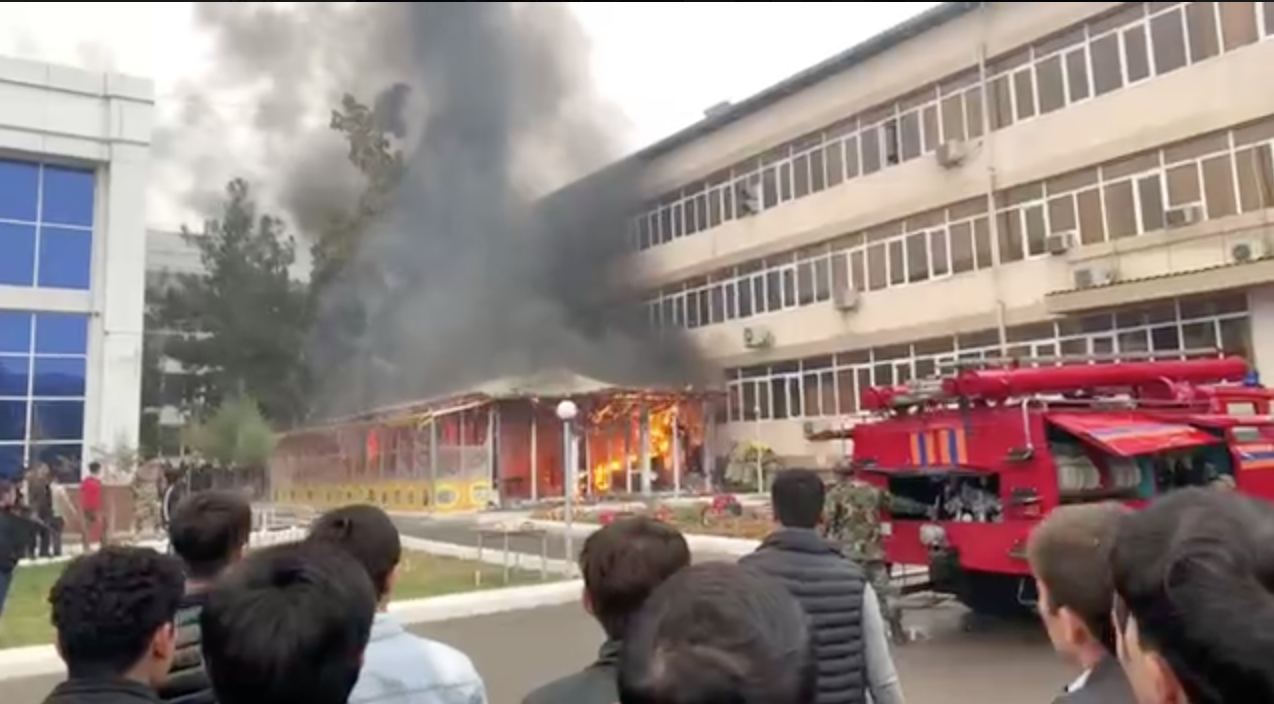 Возле Политехнического университета загорелась столовая 