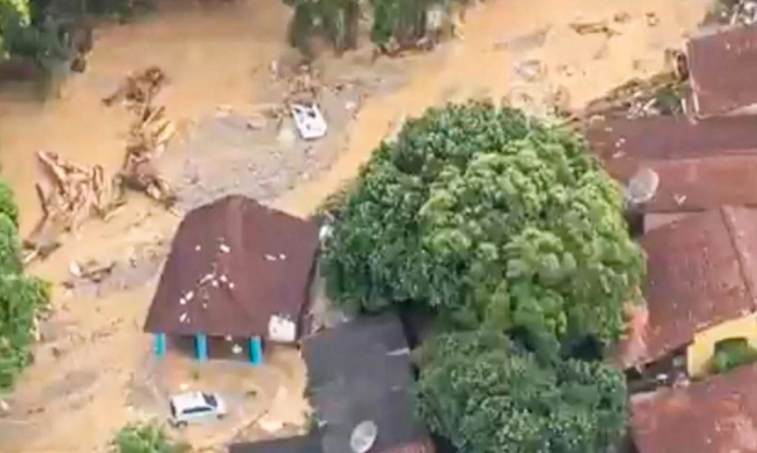 Из-за проливных дождей в Бразилии погибли 36 человек (видео)