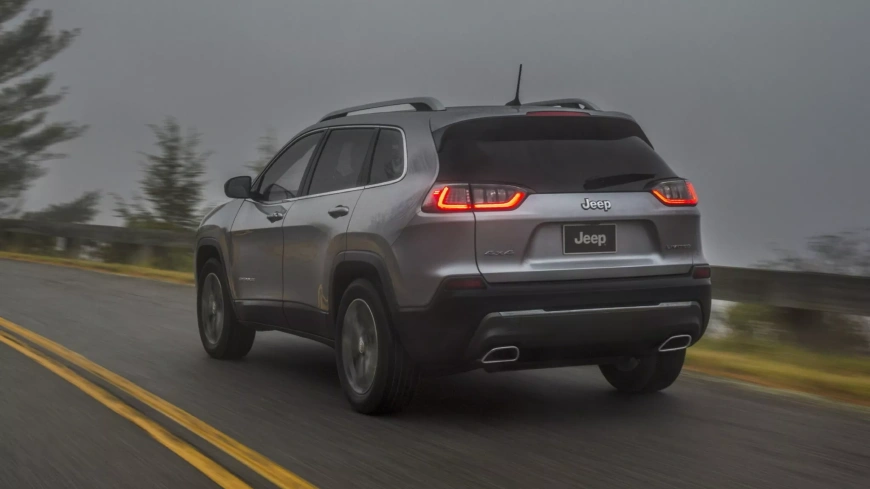 Jeep отзовет свыше 12 тысяч Cherokee из-за сигналов поворота