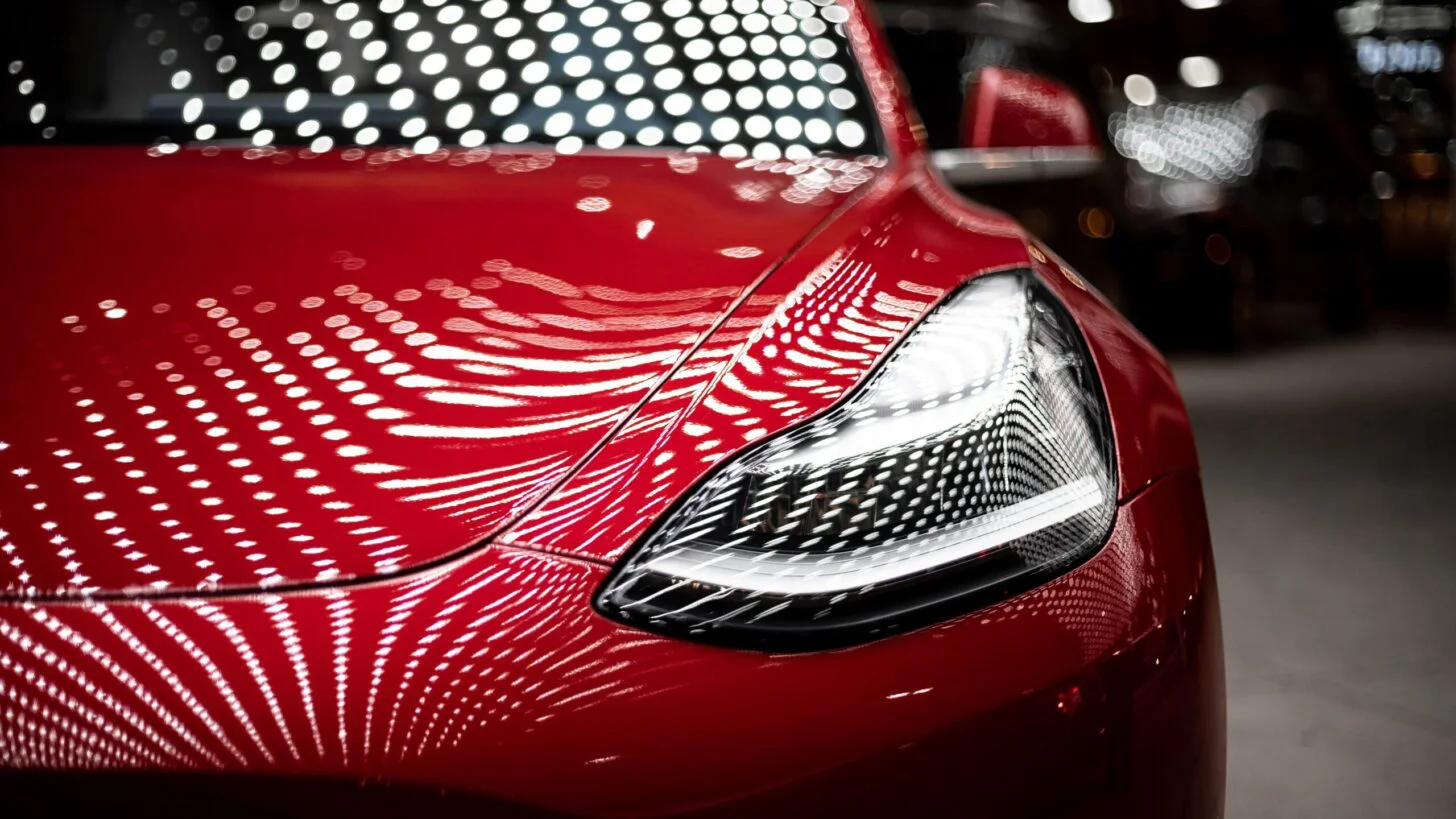Tesla отзывает более миллиона своих электромобилей