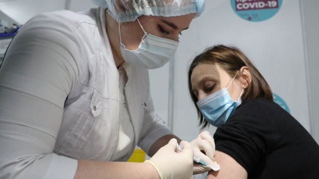 Инфекционист из России рассказал, как часто нужно вакцинироваться