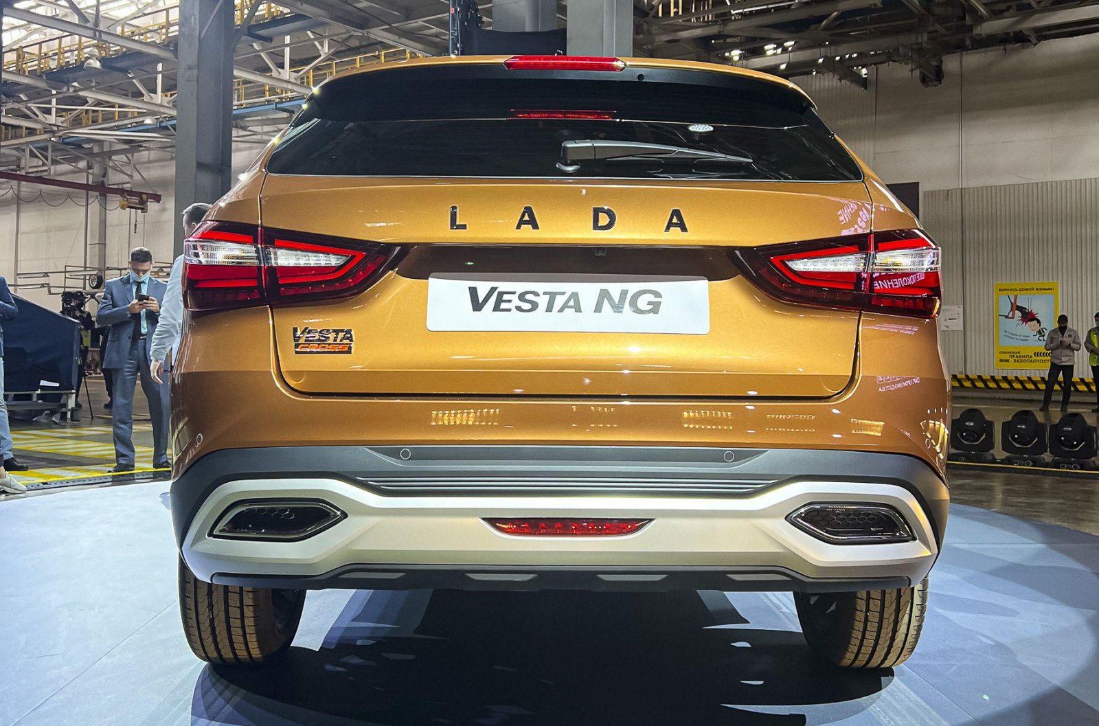 «АВТОВАЗ» начал продавать автосалонам некомплектные LADA Vesta NG — СМИ