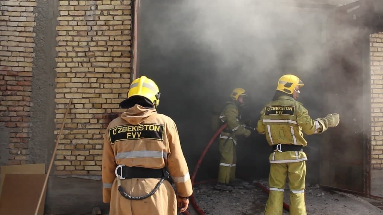 В Кашкадарьинской области произошло возгорание на мебельном предприятии: в результате пожара погибли 3 человека