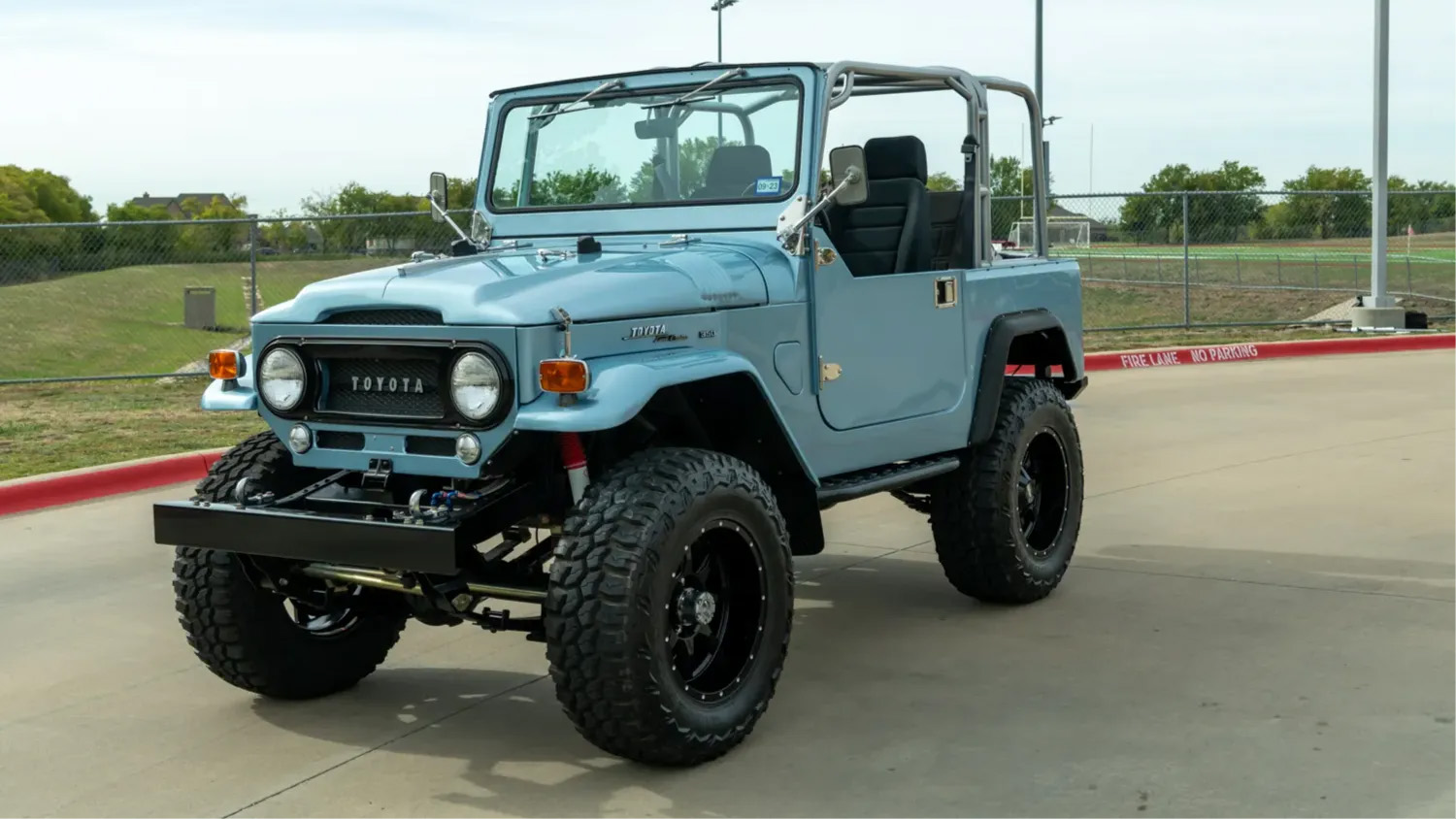 В сети продают классический Toyota Land Cruiser FJ40 за $10 тысяч
