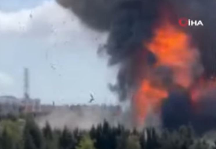 На заводе в Стамбуле прогремел мощный взрыв — видео