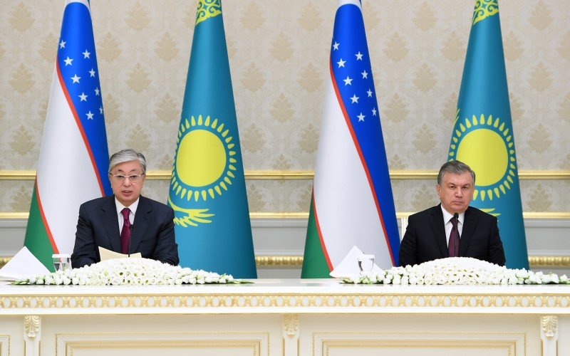 Токаев заранее поздравил Шавката Мирзиёева с переизбранием на пост президента Узбекистана 