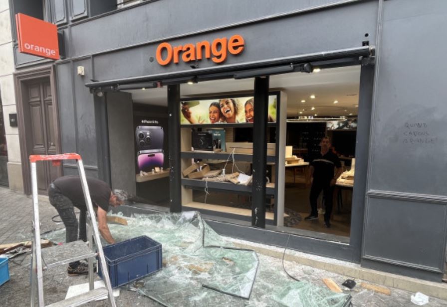 Во французском Марселе протестующие разгромили магазины на €100 млн