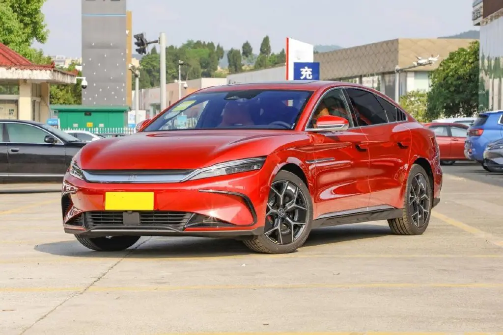 Появились живые фото обновленного флагманского BYD Han EV