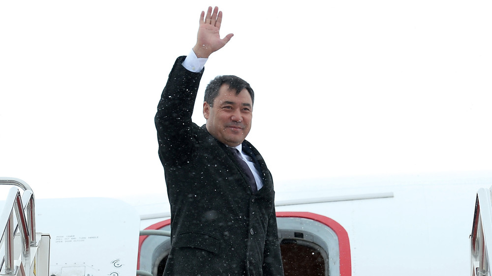 Садыр Жапаров вылетел в Узбекистан с государственным визитом