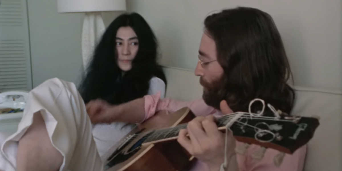 В YouTube Джона Леннона опубликовали ранее неизвестную запись, где музыкант исполняет песню «Give Peace A Chance»