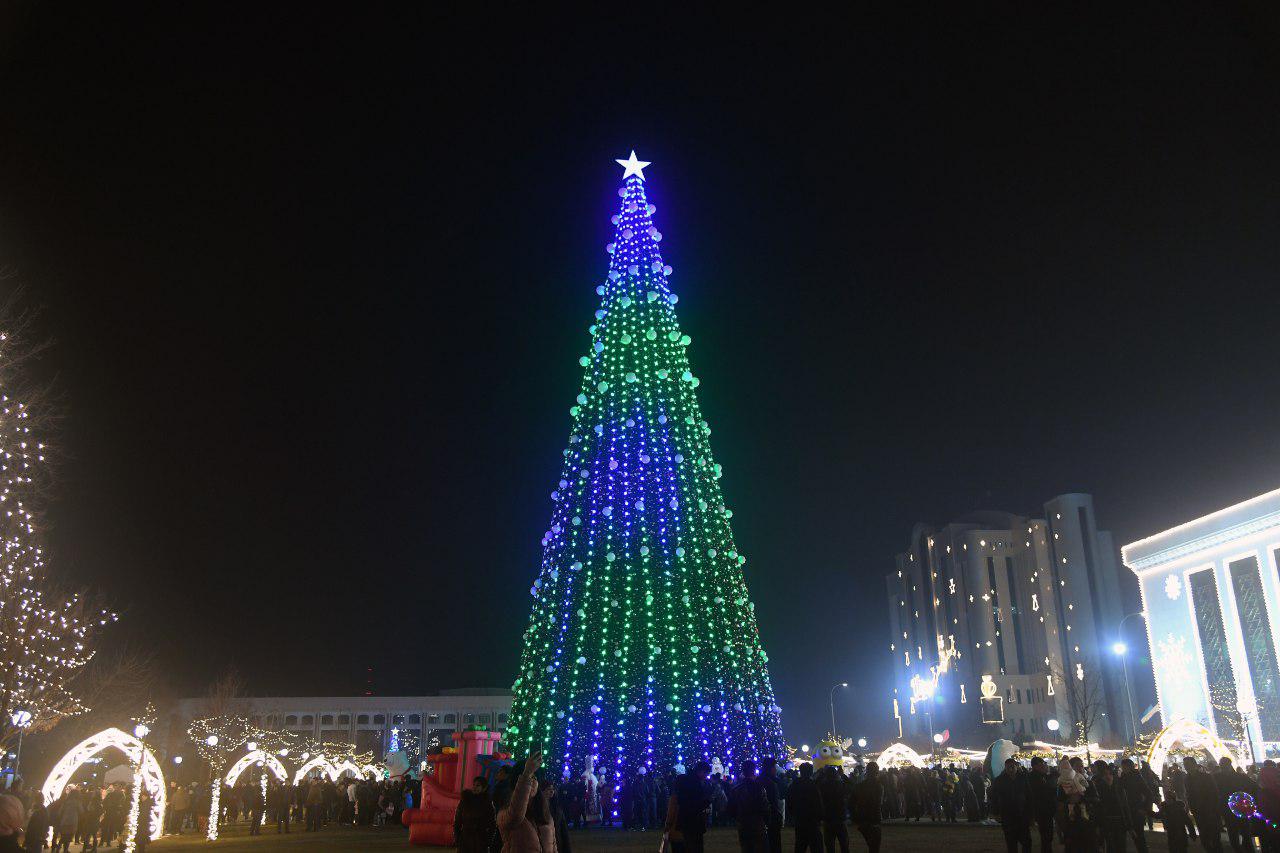 Нукус выразил благодарность Ташкенту за новогоднюю елку