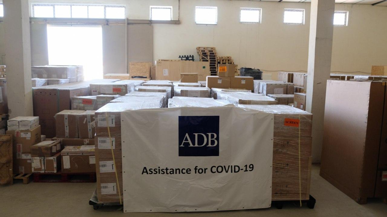 АБР доставил в Узбекистан очередную партию медоборудования для борьбы с коронавирусом 