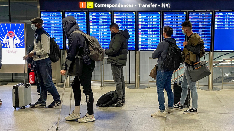В аэропорту Парижа снова отменяются рейсы из-за забастовки работников