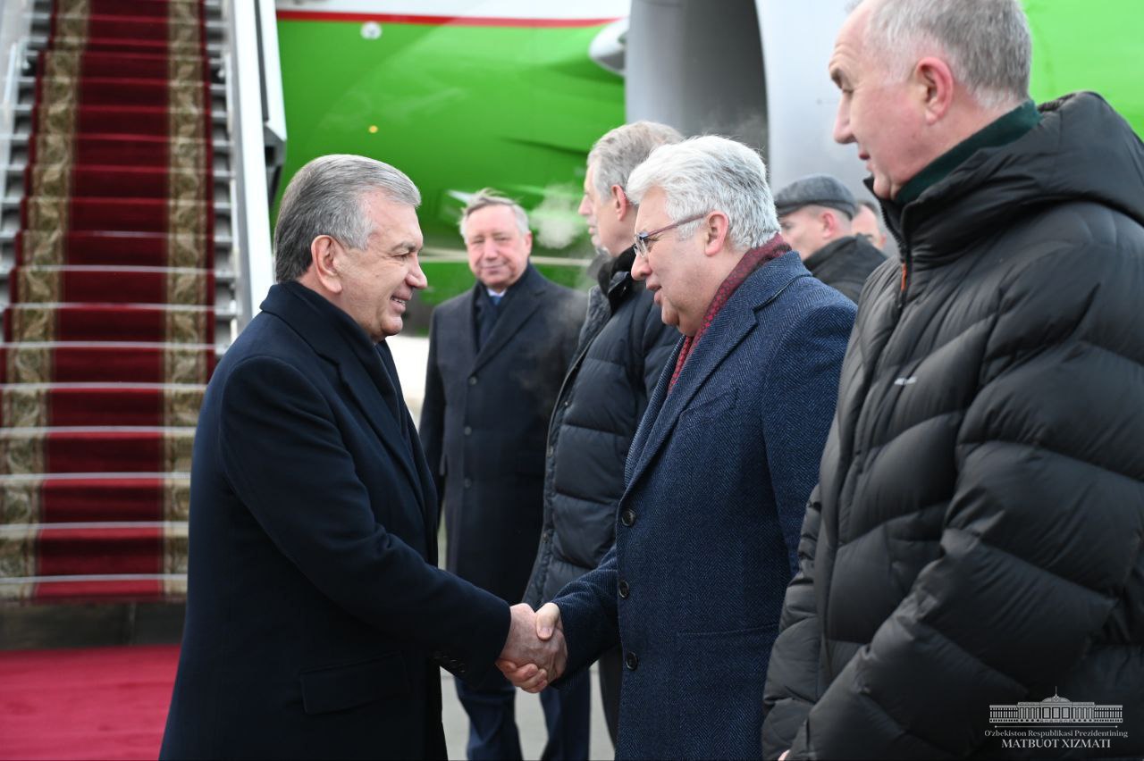 Президент прибыл в Санкт-Петербург для участия в неформальном саммите СНГ