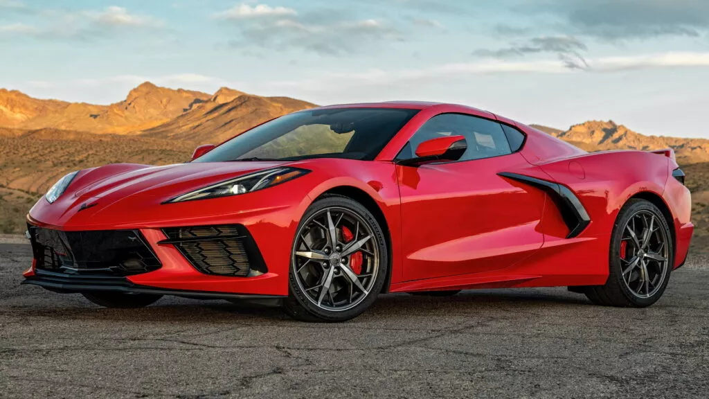 Chevrolet увеличит мощность своего базового Corvette C8