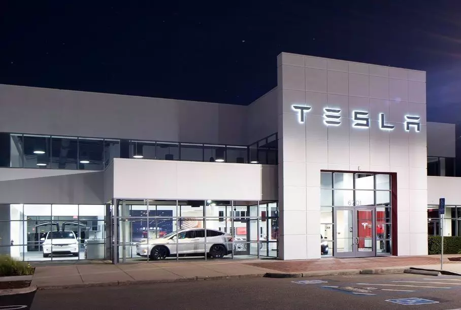 Китайцы протестуют из-за снижения цен на Tesla