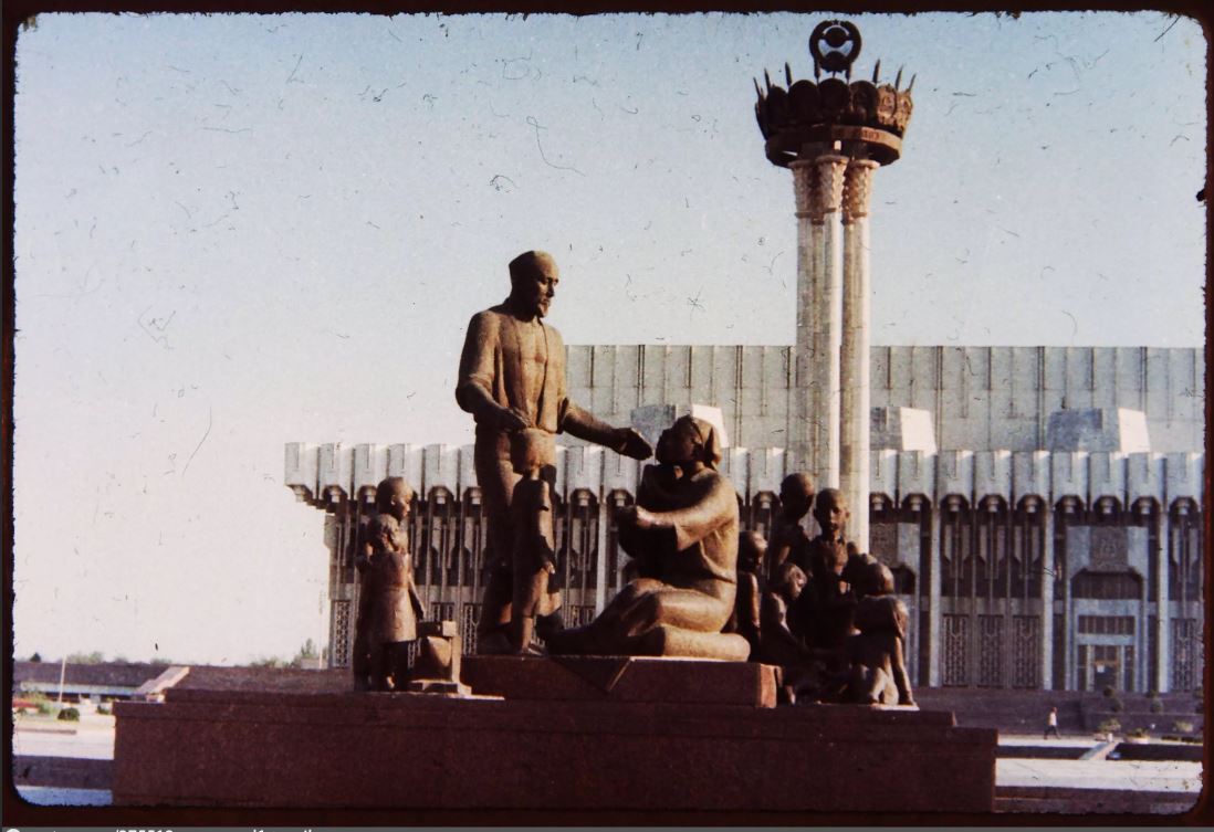 Памятник семье кузнеца Шоахмада Шамахмудова, 1980 г.