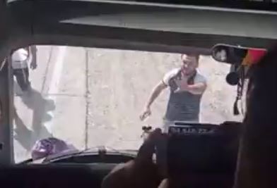 В Самарканде арестовали 14 граждан, забросавших автобус камнями