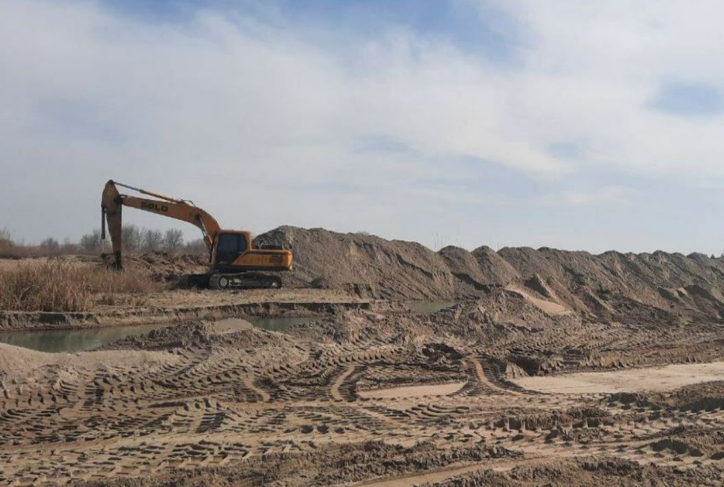 В Сурхандарье предприятие незаконно добывало песок у русла реки: ущерб составил более 4 млрд сумов