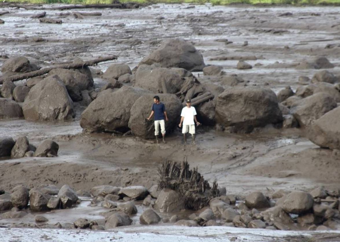В Индонезии свыше 30 человек погибли из-за наводнений 