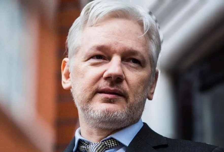 Основателя WikiLeaks Джулиана Ассанжа освободили из британской тюрьмы