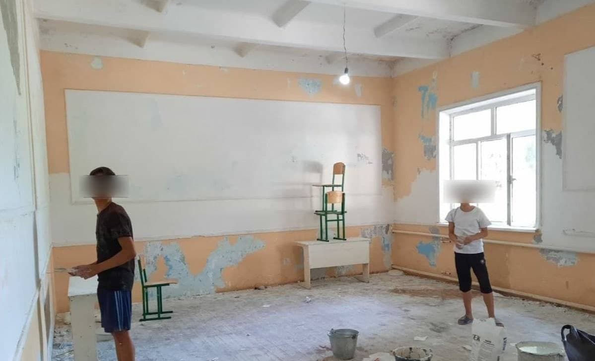 В Самаркандской области школьников заставили ремонтировать классы