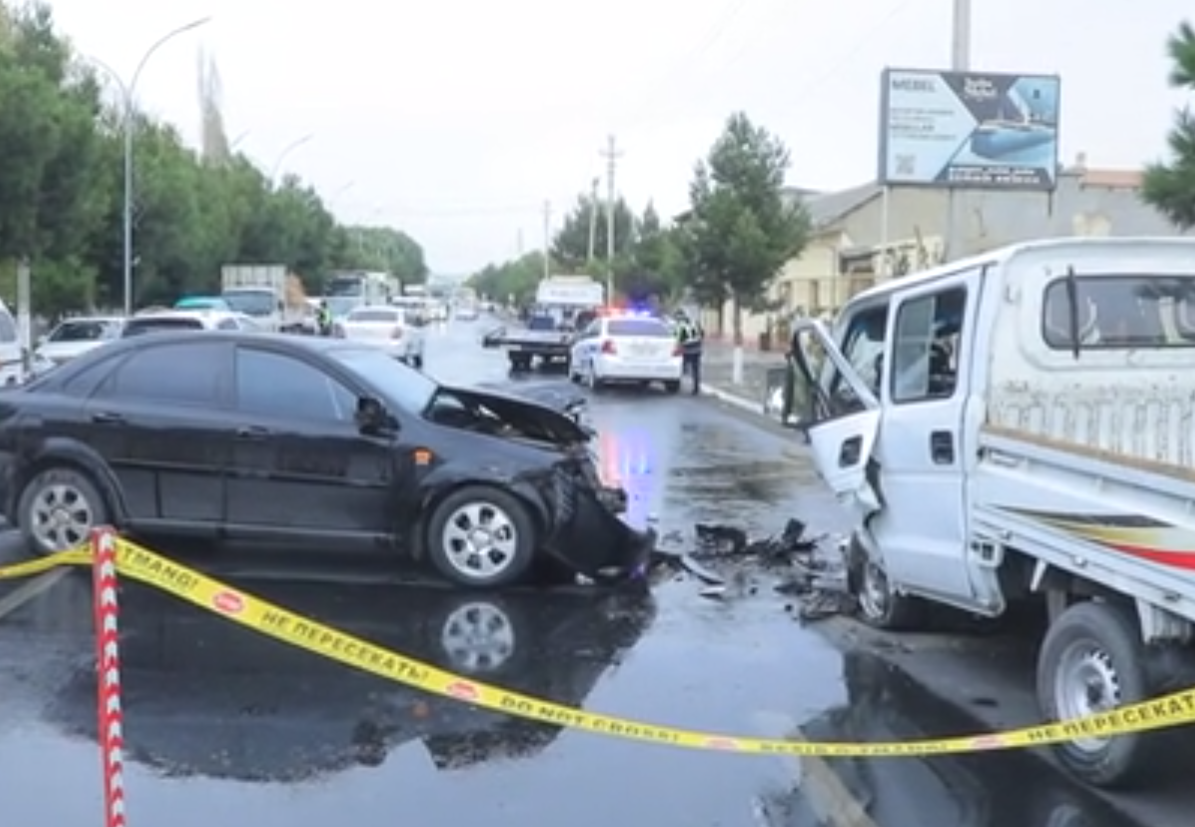 В Фергане водитель Lacetti столкнулся с мини-грузовиком на «встречке», есть погибший