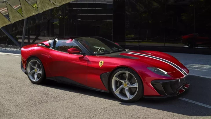 Ferrari презентовал уникальный родстер SP51 — первые фото