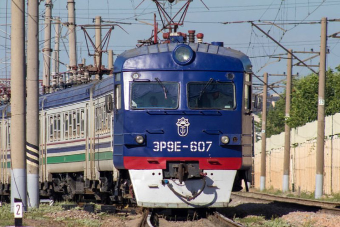 Поезда «Ташкент — Ходжикент» временно отменили