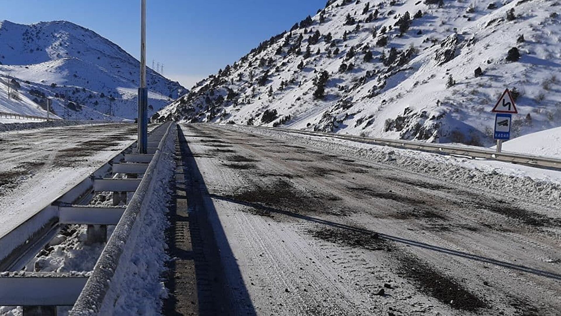 В МЧС Узбекистана сообщили, что на перевале Камчик ожидается снег 