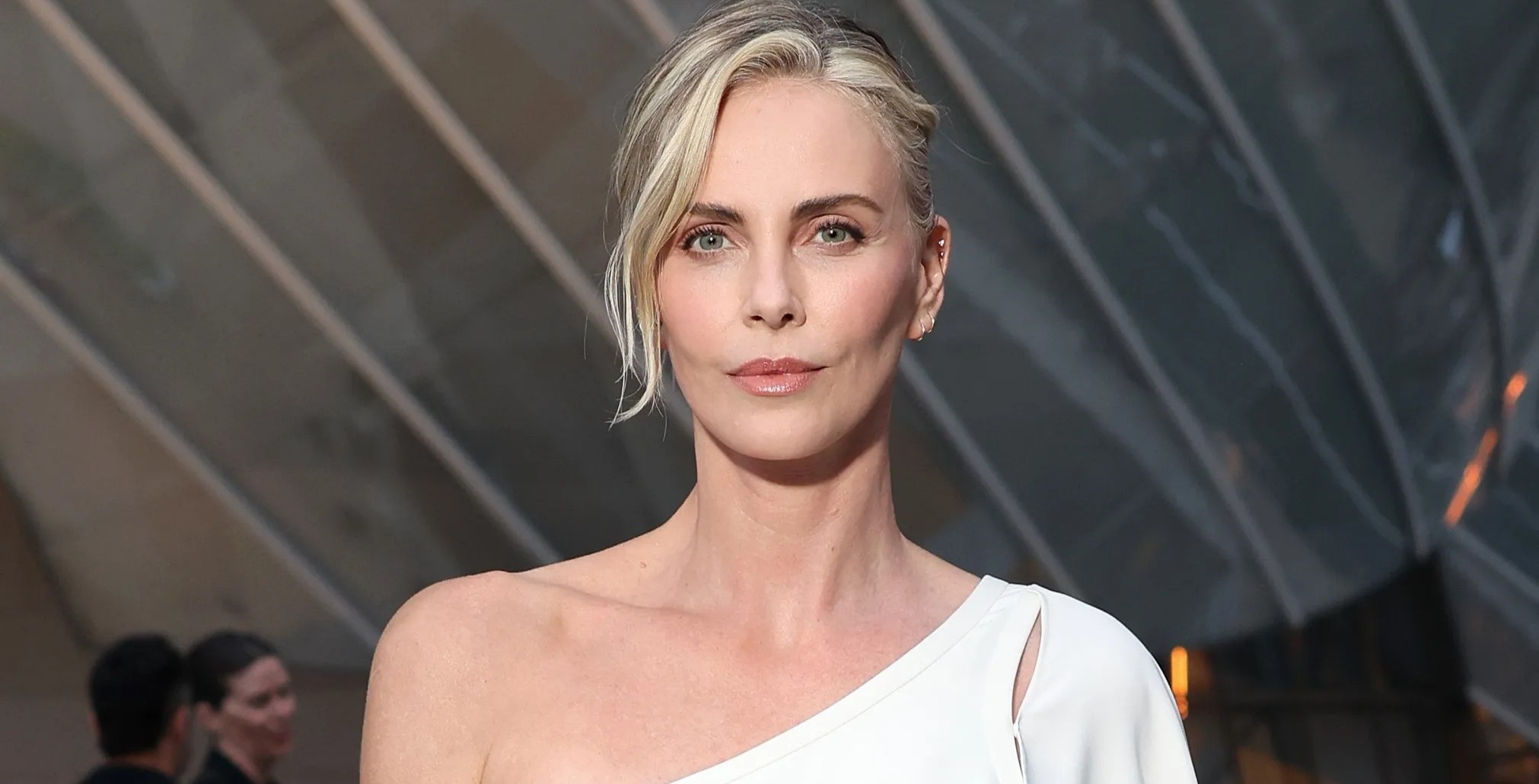 Шарлиз Терон рассказала о трагедии в семье: как ее мать застрелила отца