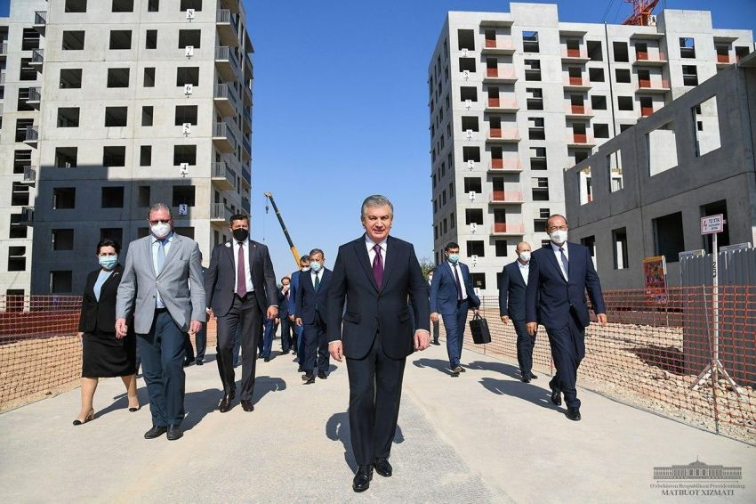Шавкат Мирзиёев посетил строящиеся дома в Яшнабадском районе Ташкента