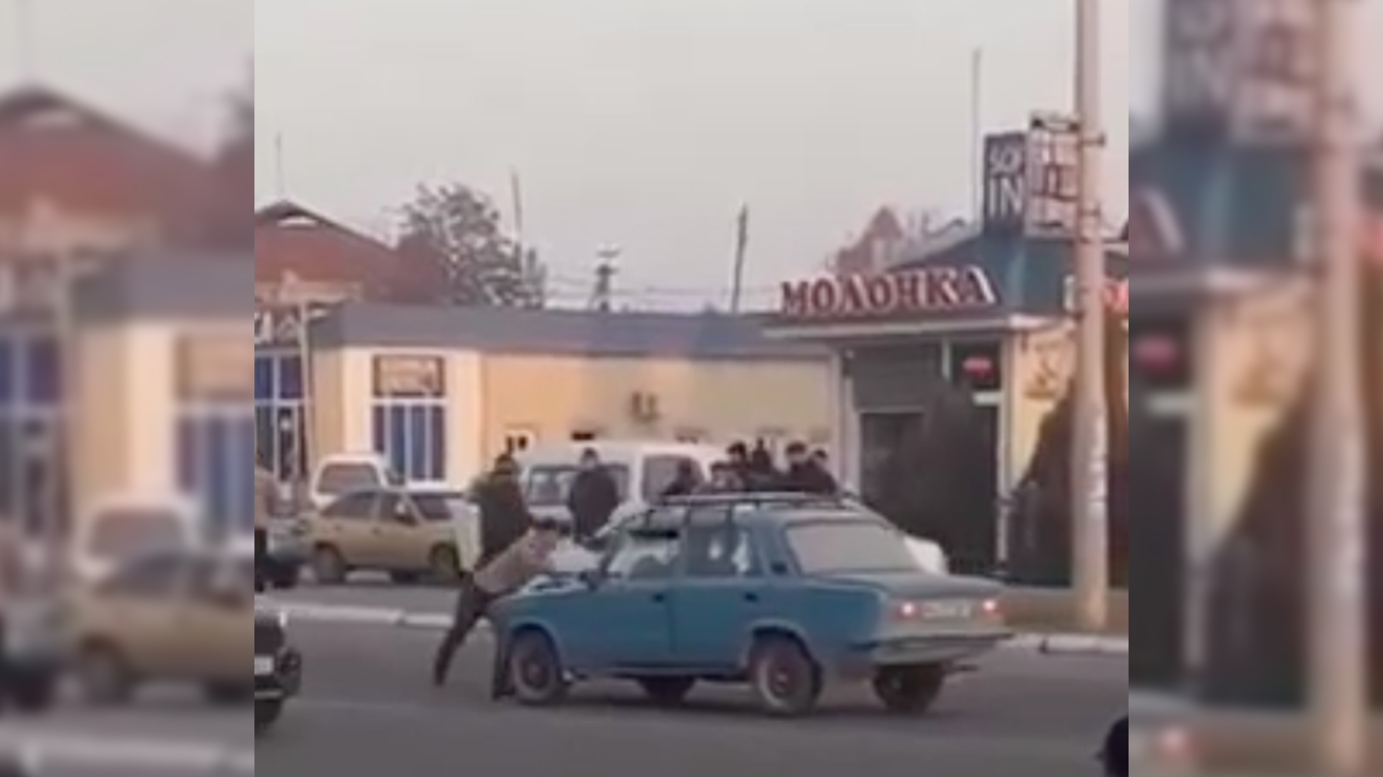 В Навои пьяный узбекистанец полуголым прыгал на авто