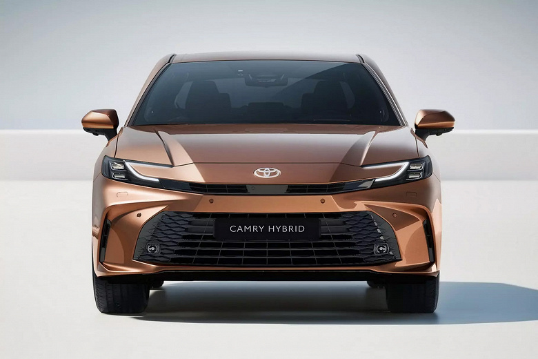 Toyota презентовала Camry для европейского рынка