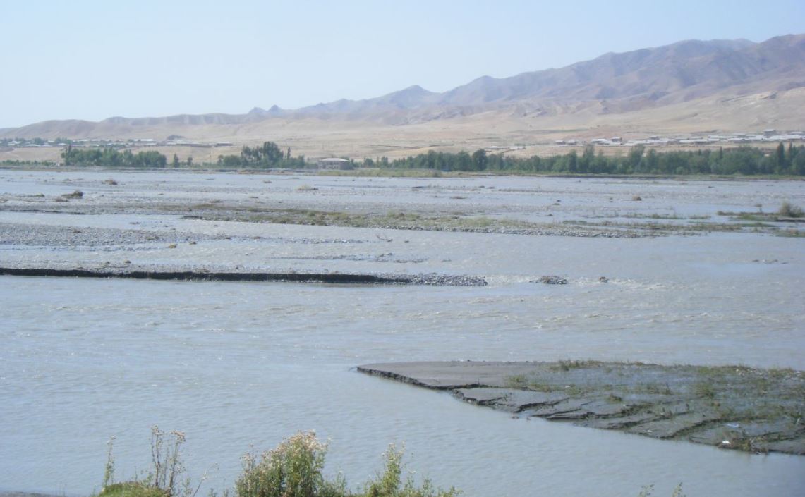 Названы самые загрязненные реки и области Узбекистана