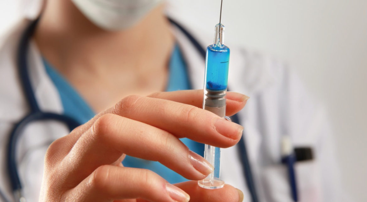 Вирусолог рассказал, полезны ли на самом деле вакцины против коронавируса