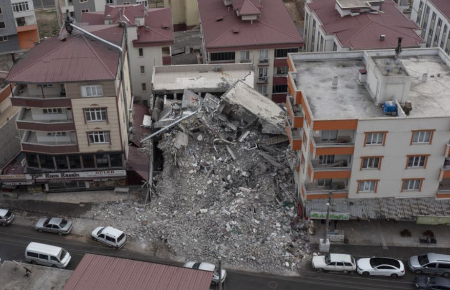 Число жертв землетрясений в Турции приблизилось к 48 тысячам