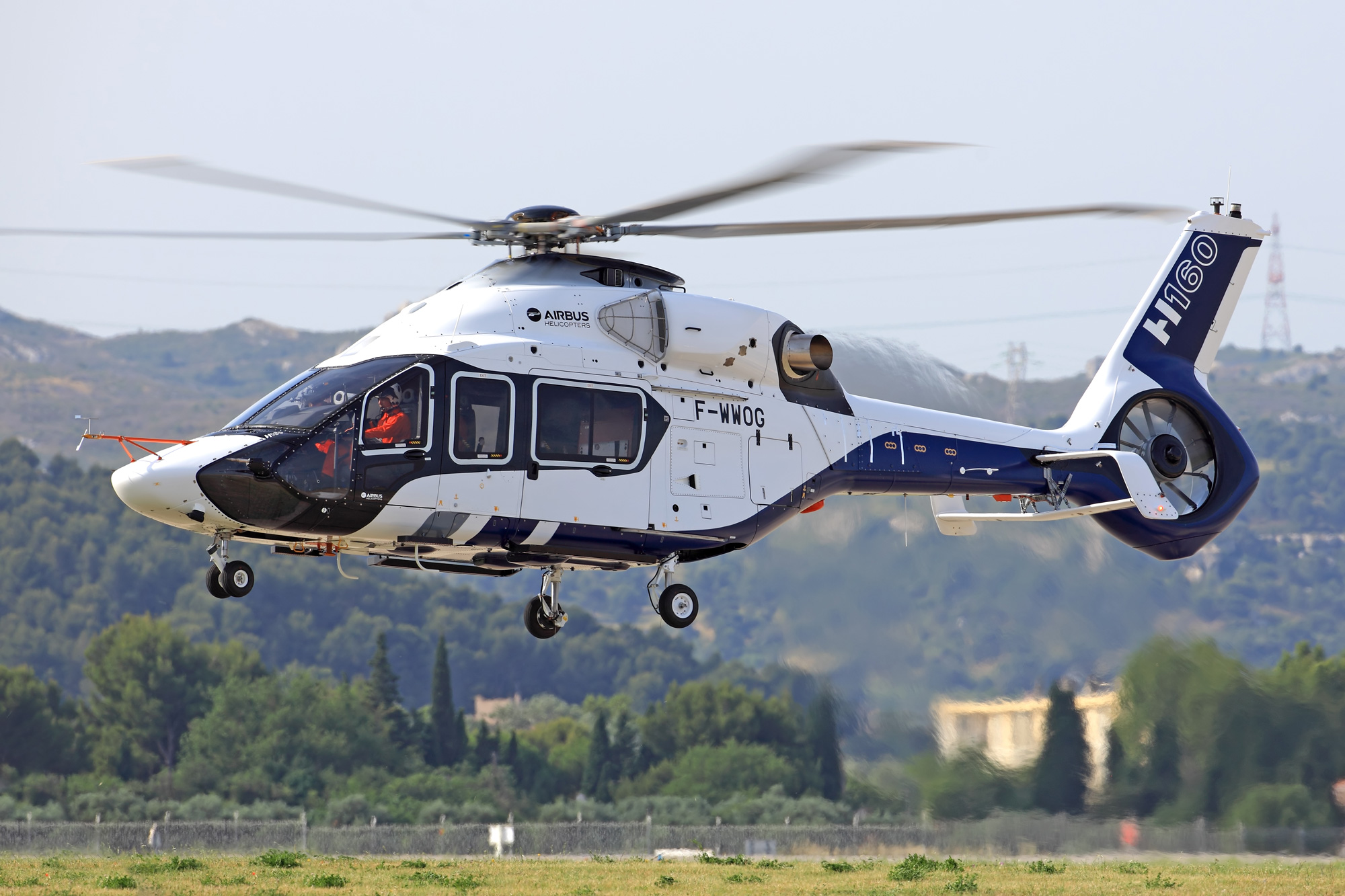 Second h. H160 вертолет. Вертолет Аэробус h160. Airbus Helicopters h160 военный. Вертолет Airbus Helicopters h130.