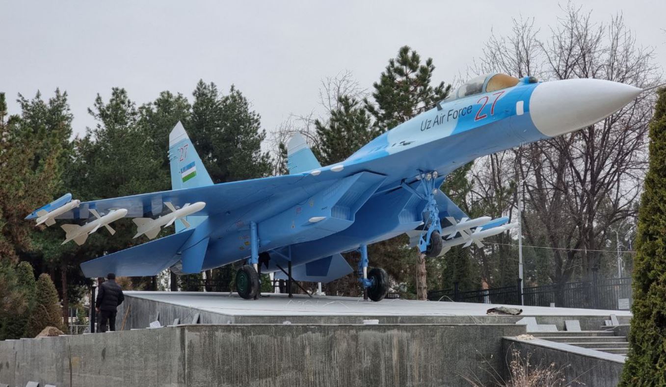 В столице появился памятник истребителю Су-27 — фото