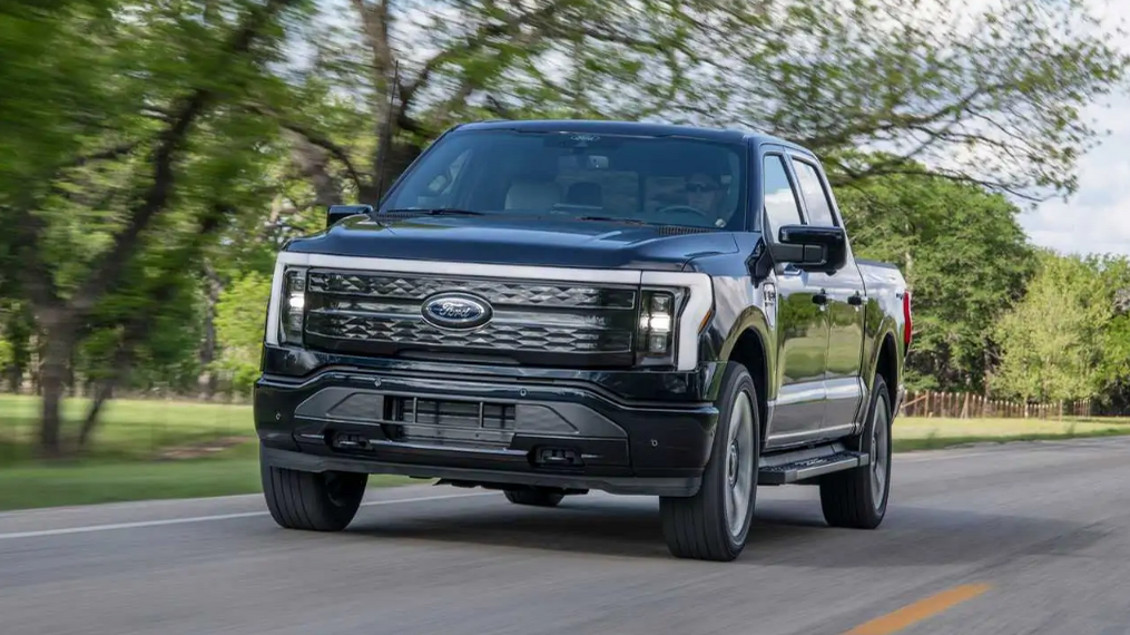 Ford повысит цены на электрический пикап F-150 Lightning из-за дефицита материалов и повышенного спроса