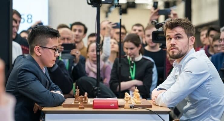 17-летний узбекистанский шахматист выиграл у пятикратного чемпиона мира Магнуса Карлсена — видео