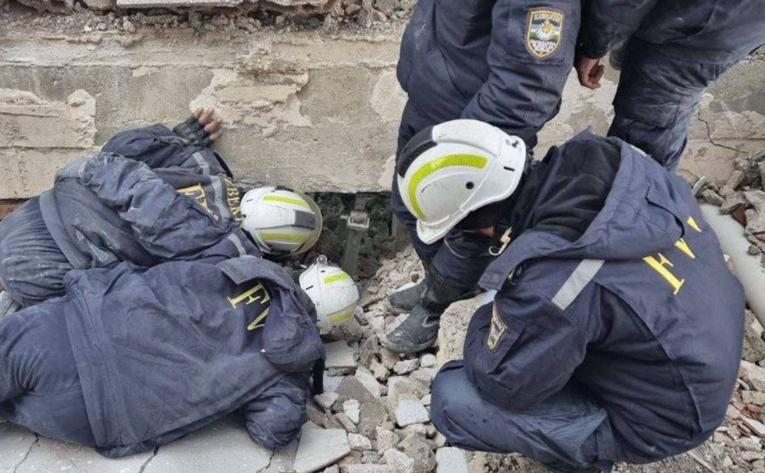 В Турции спасатели вытащили из-под завалов гражданку Узбекистана