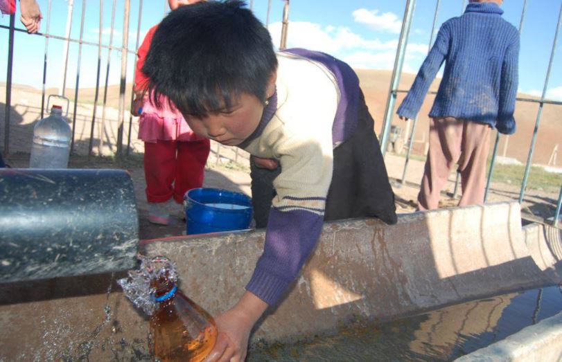 В Каракалпакстане начали добывать питьевую воду из воздуха